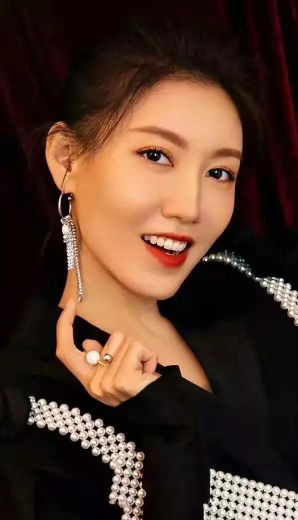 请欣赏40位明星独特灵秀的侧颜之美