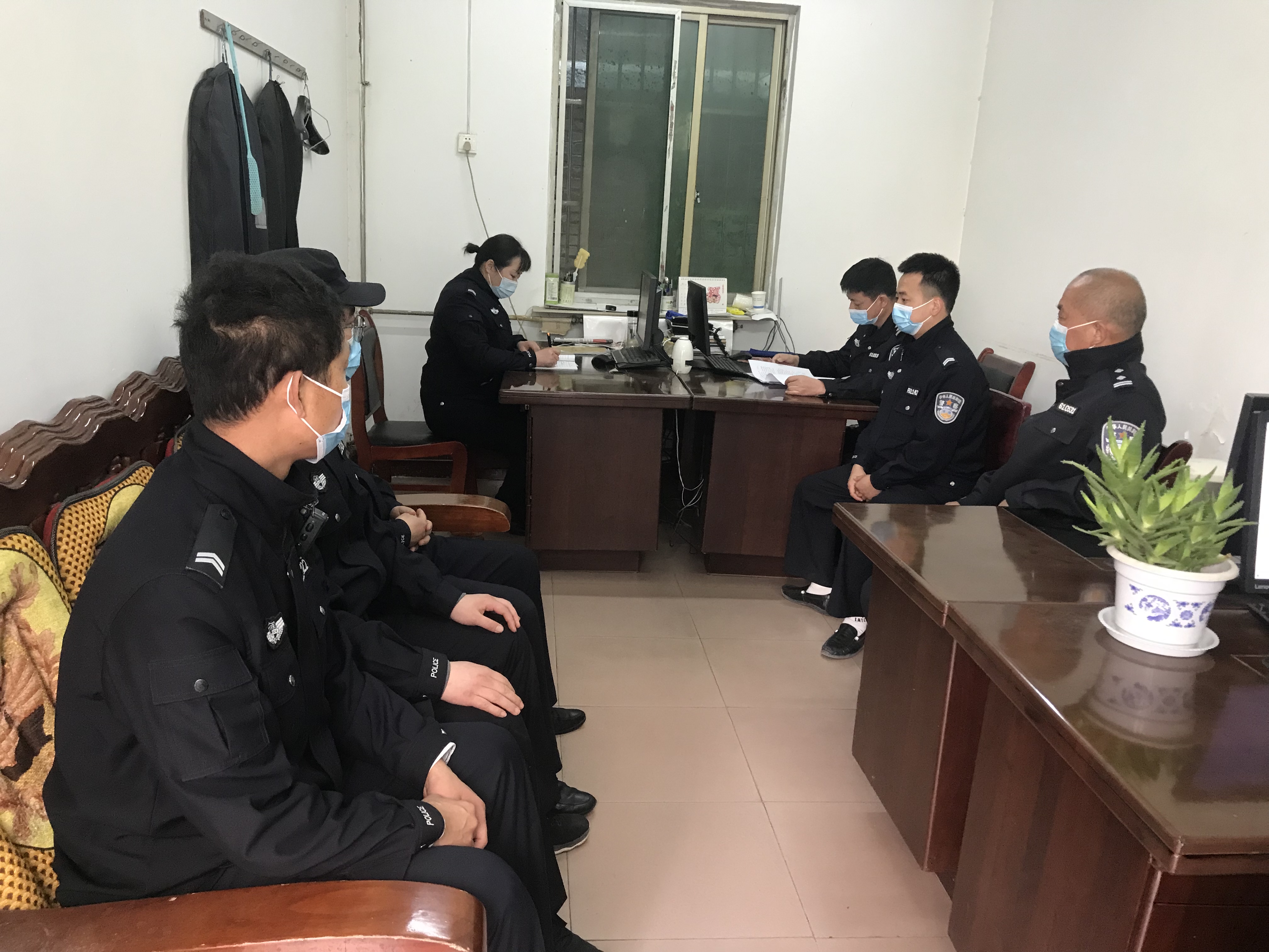 兴平法院：学习传达会议精神 部署重点警务工作