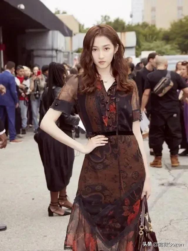 《聚美而集》第十六期 关晓彤，把美留在国外，人气却在国内膨胀