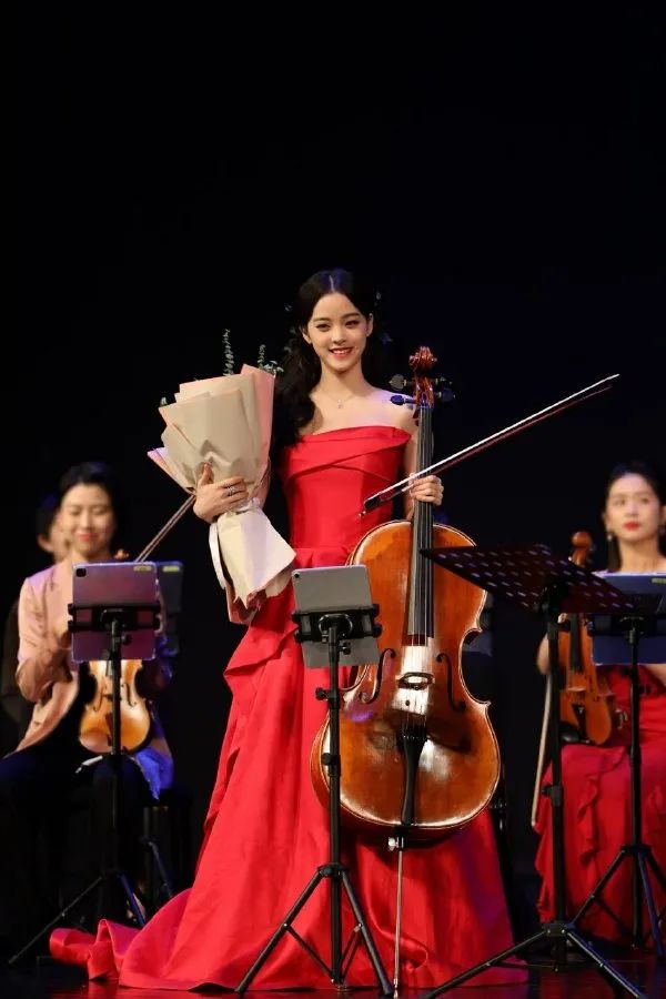 港台艺人内地赚钱百态，有人代言接到手软，有人落魄面临无戏可拍