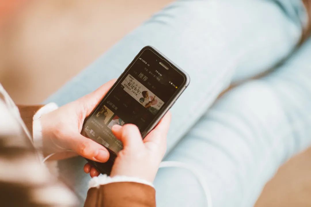 「全程干货」OLED屏真的很伤眼？实测告诉你真相