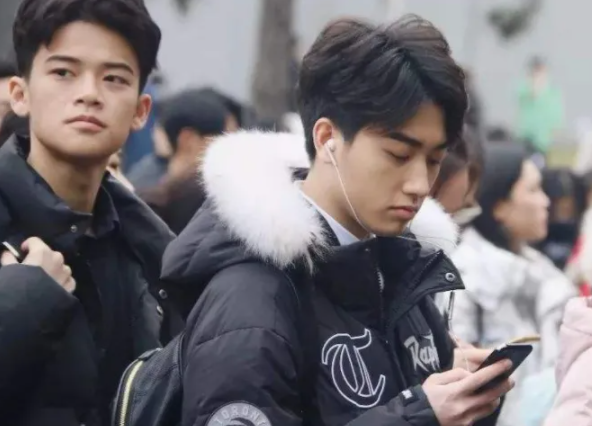 2022中传艺考第一名林恩赐，长相出众，舅舅的教育方式堪称典范