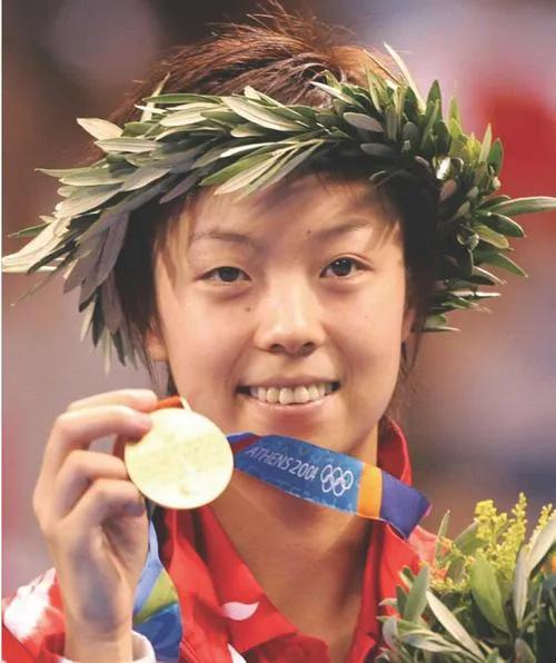乒乓名將張怡寧老公（13年后再看張怡寧徐威大20歲的盛世婚禮，一兒一女是最好的回應）