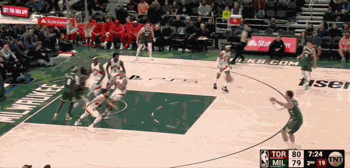 猛龙vs雄鹿集锦（猛龙122-130雄鹿，垫脚侠缺席，两队发生大规模冲突上演摔跤大赛）