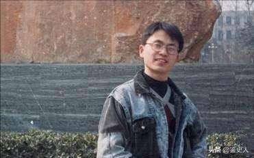 河南小伙，草根出身，如今掌管5000亿财富，曾帮过刘强东和马化腾