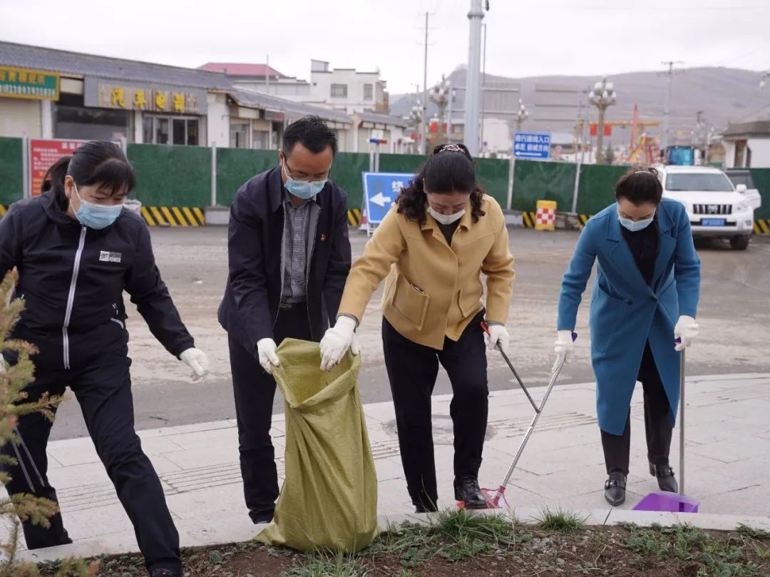 生态筑梦，绿色先行——临潭县开展山水林田湖草沙系统治理和公路沿线环境整治活动