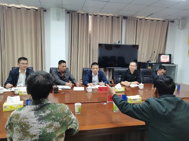 东方市委常委,纪委书记孙优到市信访服务中心接待来访