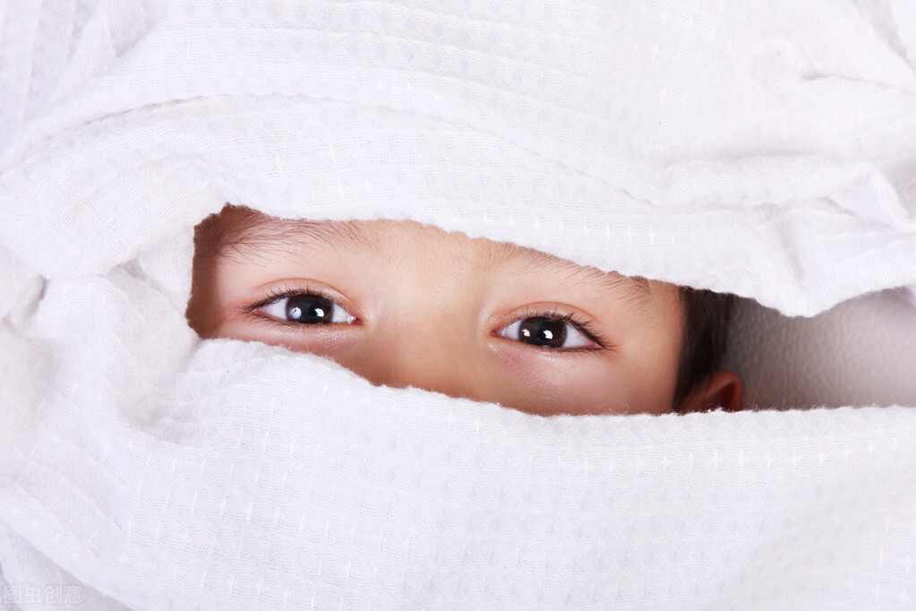 最新代孕费用表 "小孩老是眨眼睛是怎么回事 "-第1张图片-融科博客