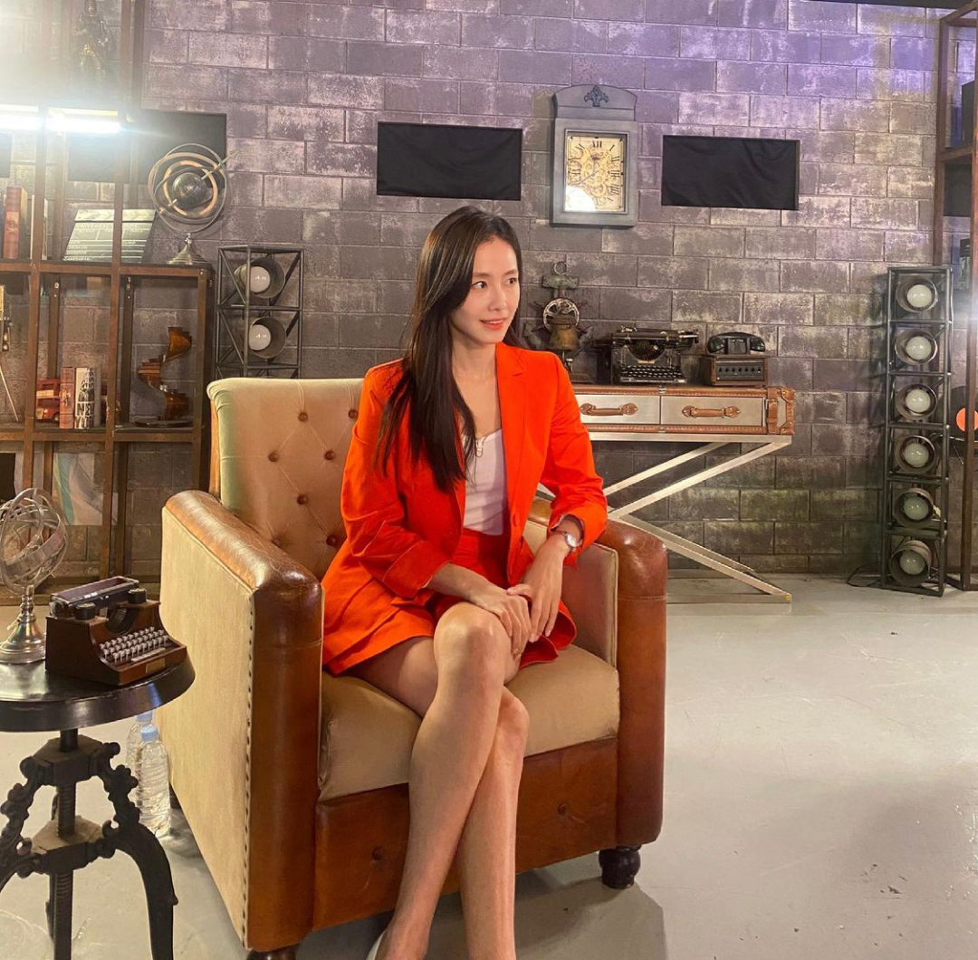 曾名噪一时的女演员，历经婚姻事业起起落落，如今的她只追求