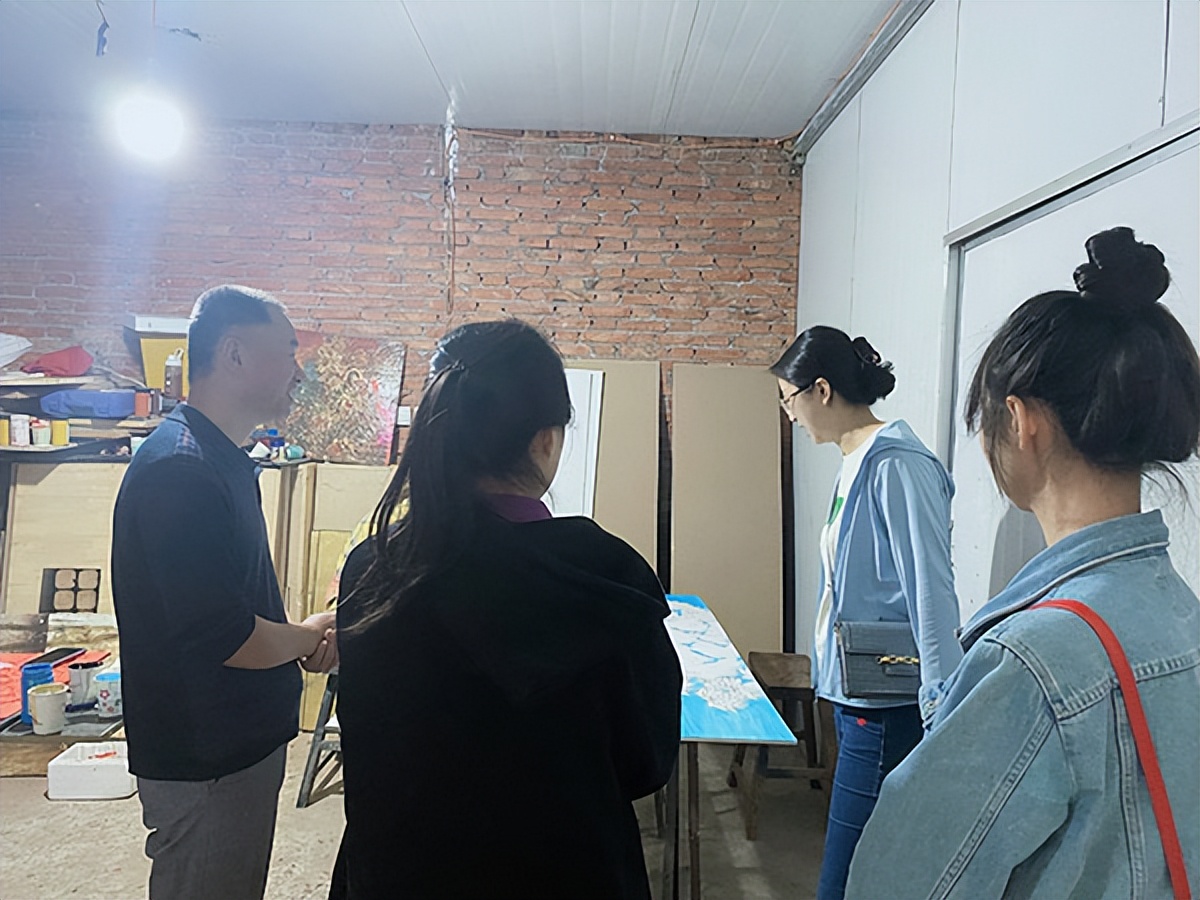 西安工业大学暑期社会实践队在宝鸡市眉县探访堆漆彩绘非遗文化