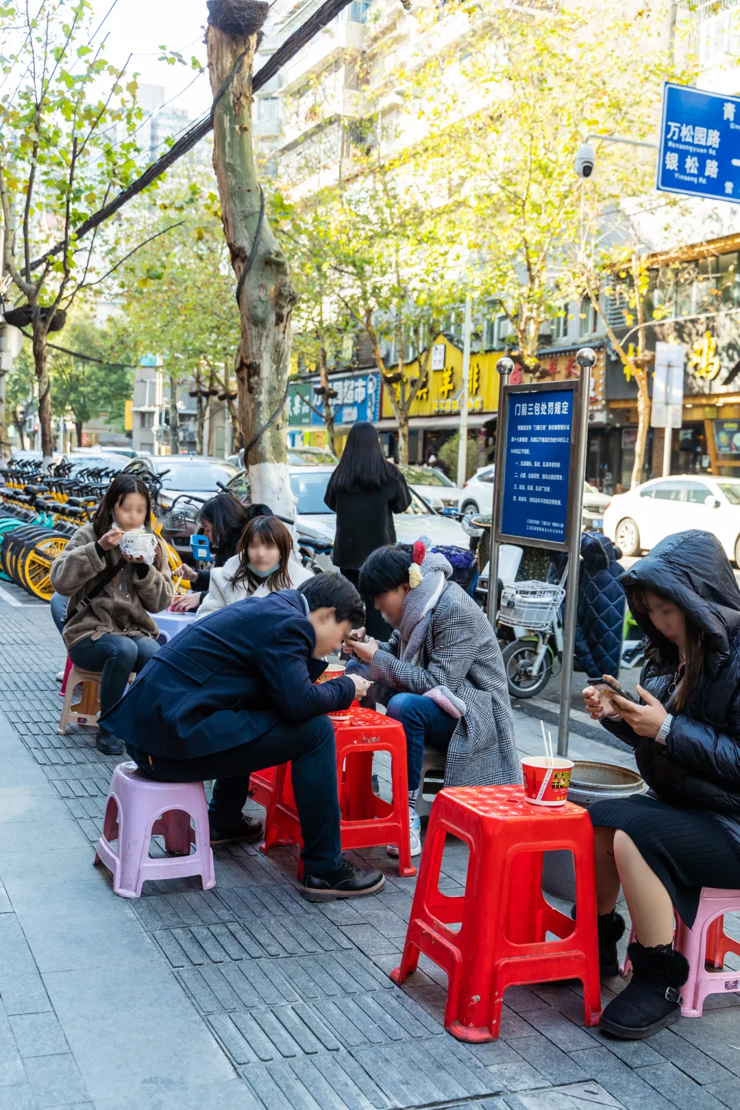 论排队，我只服武汉这几家藏在路边的美食店