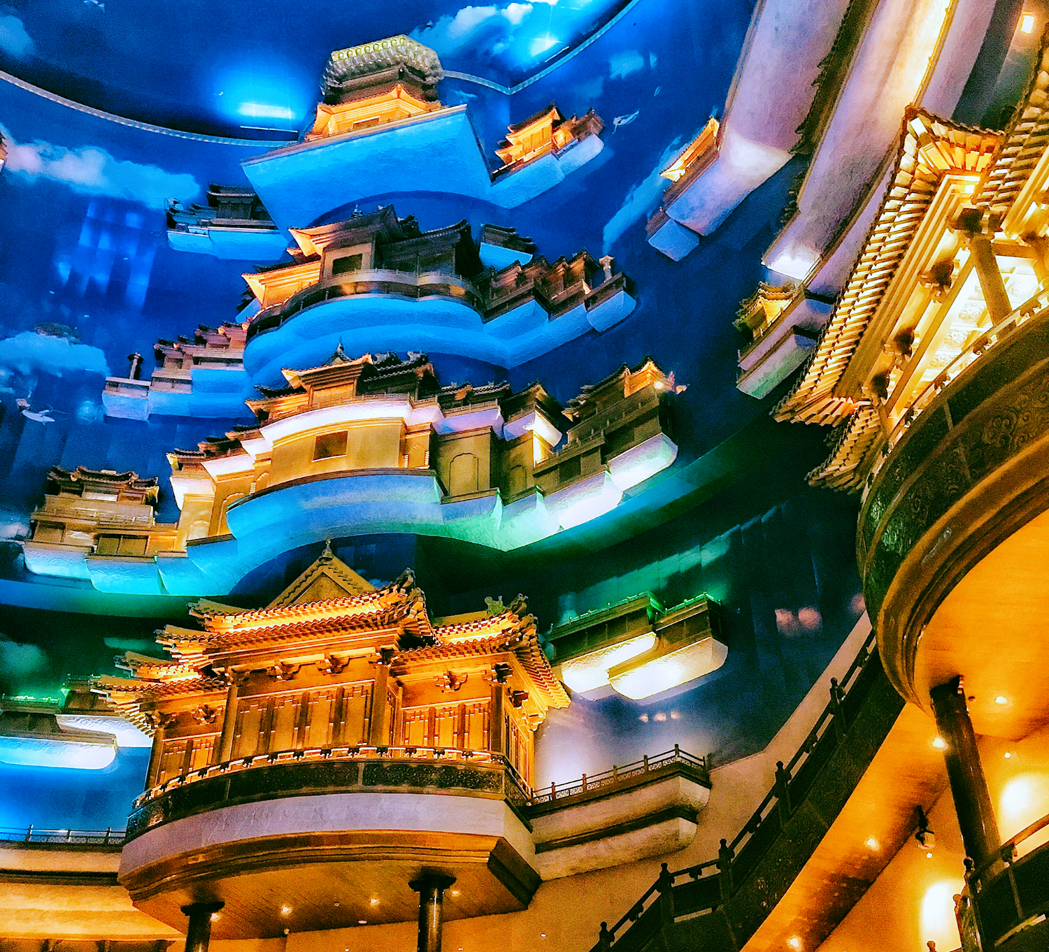 有9项世界第一的寺庙，花超10亿建造，内部金碧辉煌还有电梯