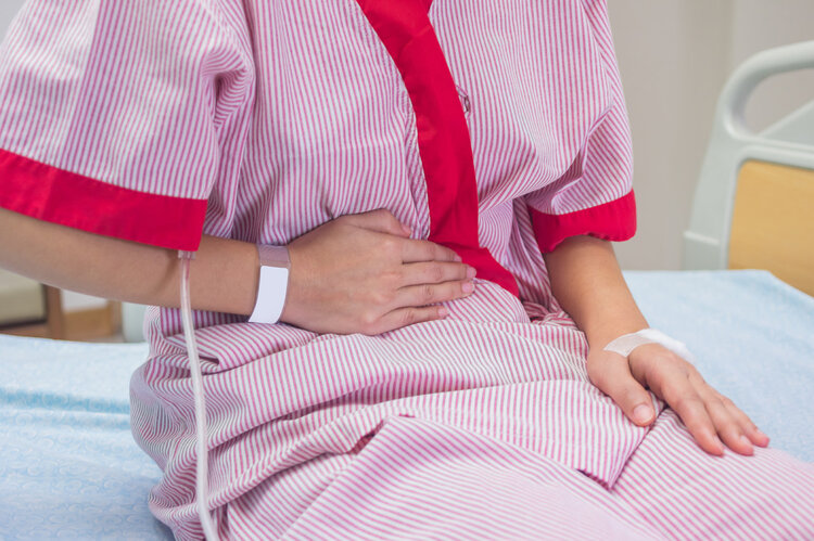 肝癌并非毫无征兆，上厕所时出现这2种异常，可能肝已经受损了