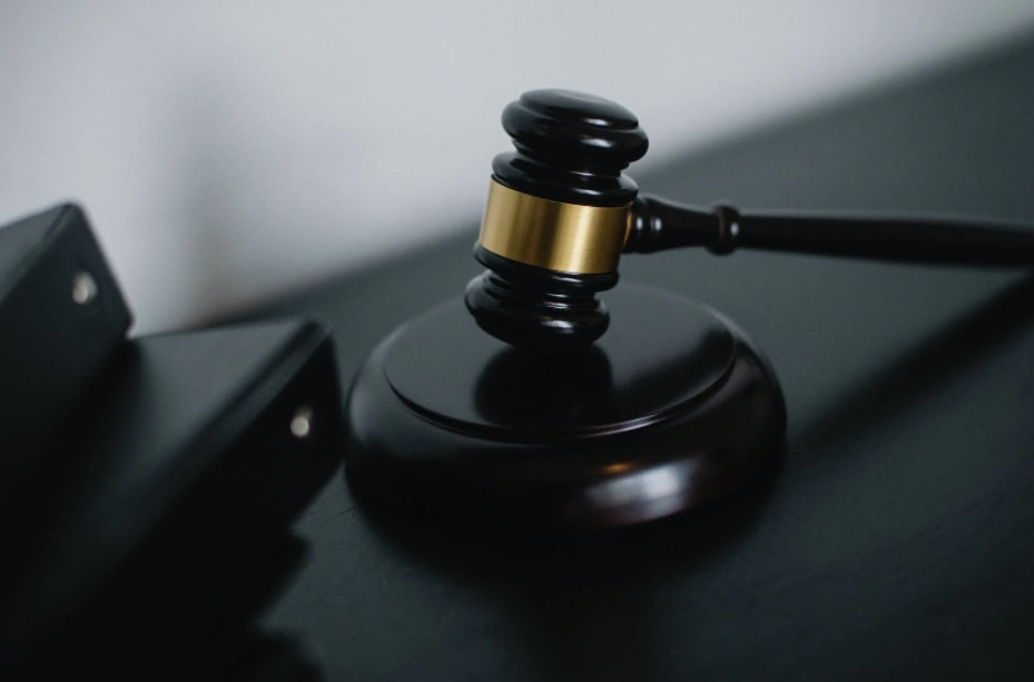 00后高校两男生轮奸酒醉女同学其1人未遂，法官：不影响认定轮奸