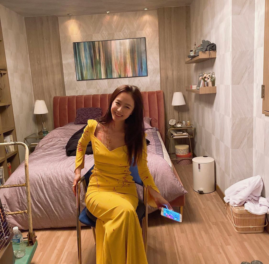 曾名噪一时的女演员，历经婚姻事业起起落落，如今的她只追求