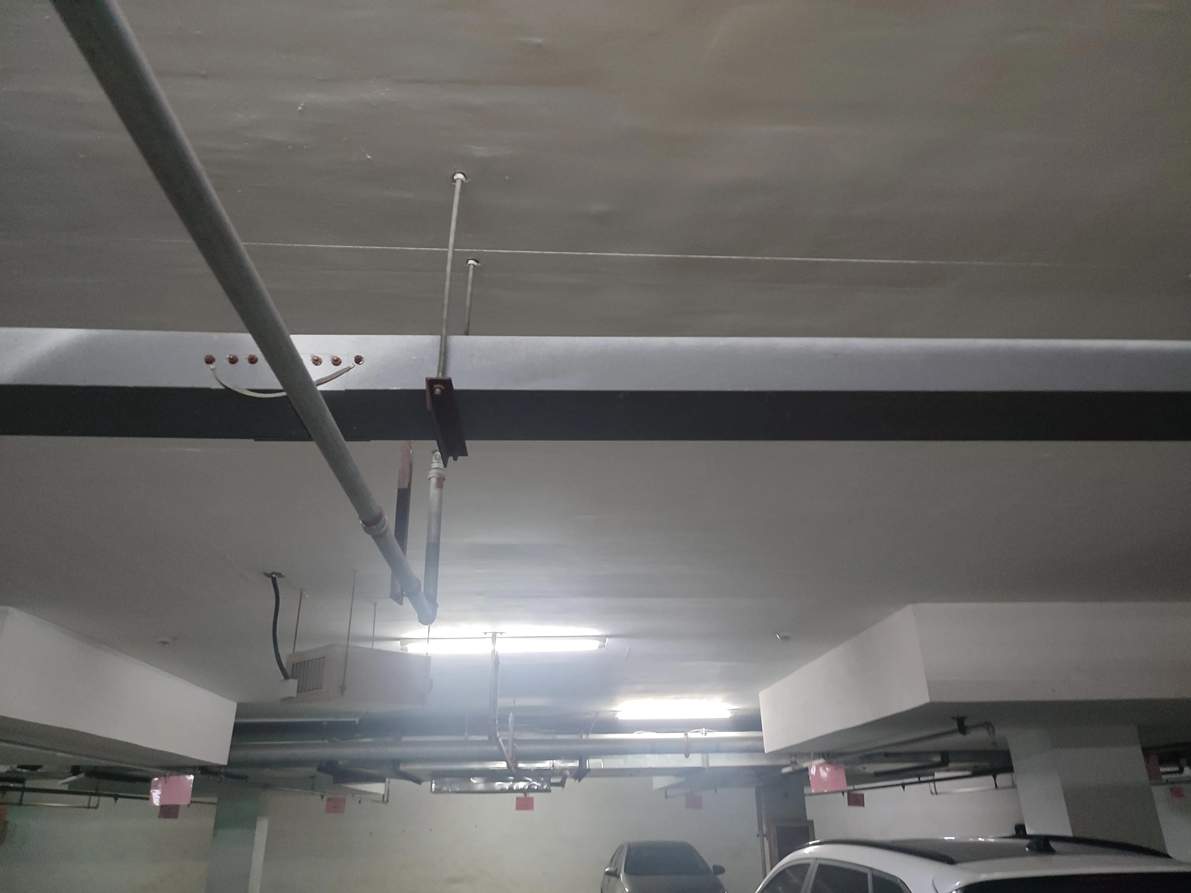 新能源车越来越多！地库充电桩跑线盒不够用了，物业给安排上了