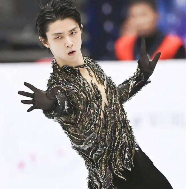 羽生结弦被央妈花式称赞，成长经历遭曝光，原来成功并非源于偶然