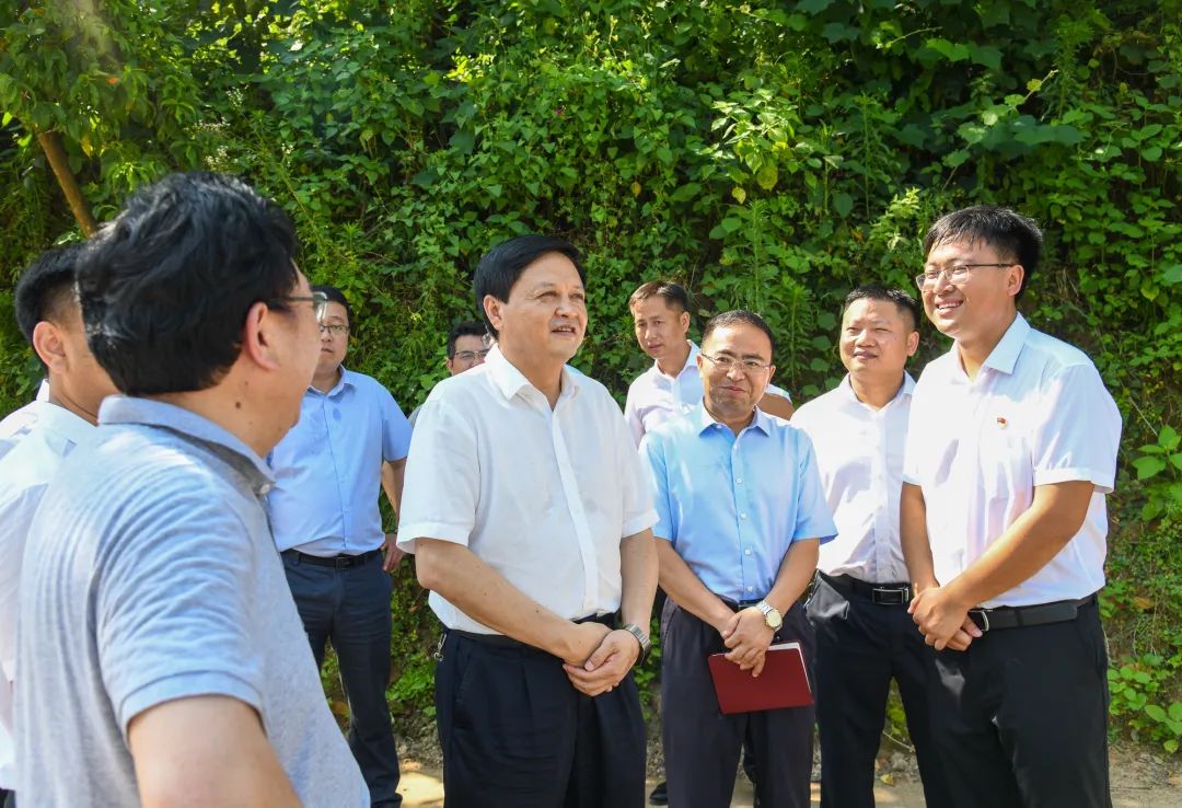 找准定位守初心 以实干实绩实效迎接党的二十大胜利召开 李万千深入帮扶联系村讲党课并调研乡村振兴工作