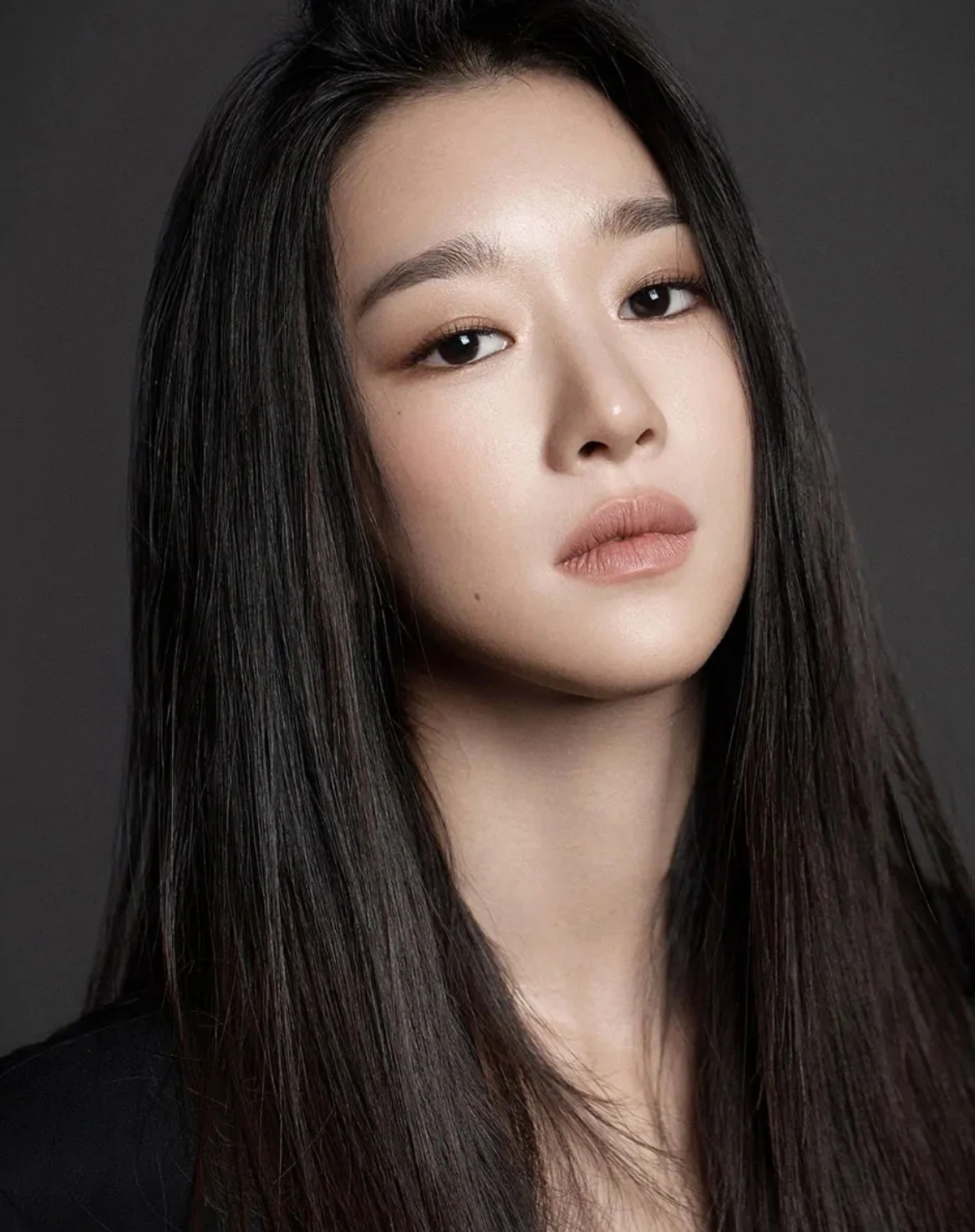 终于不流行傻白甜女主了，今年流行的是“疯批美人”，太有气场