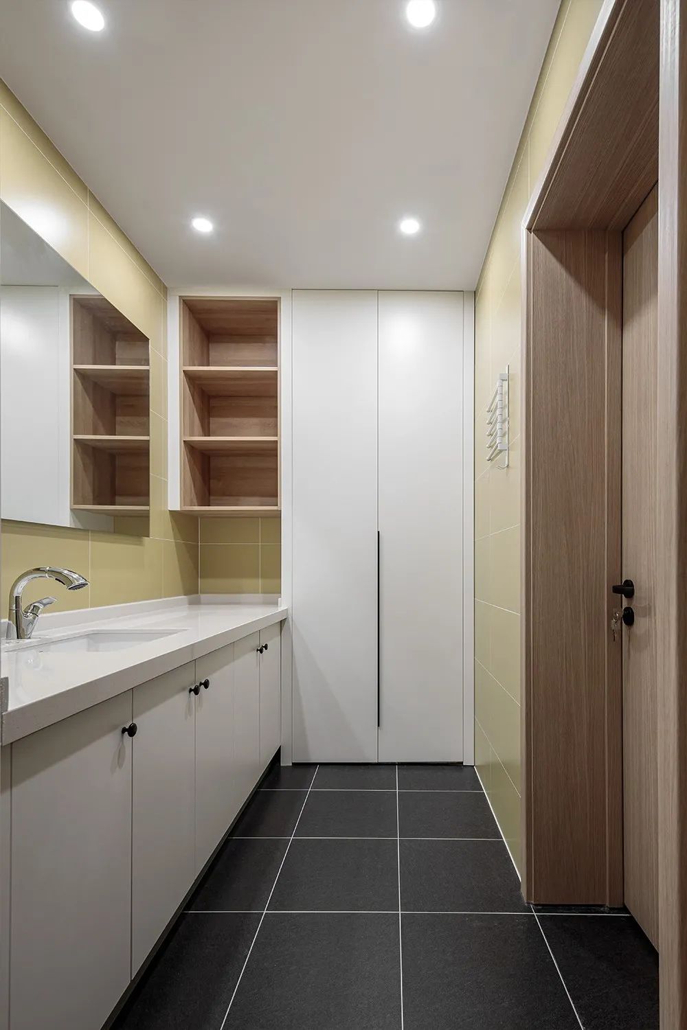爆改70m²独居之家：原木+留白的温馨屋，一进门就是满满幸福感
