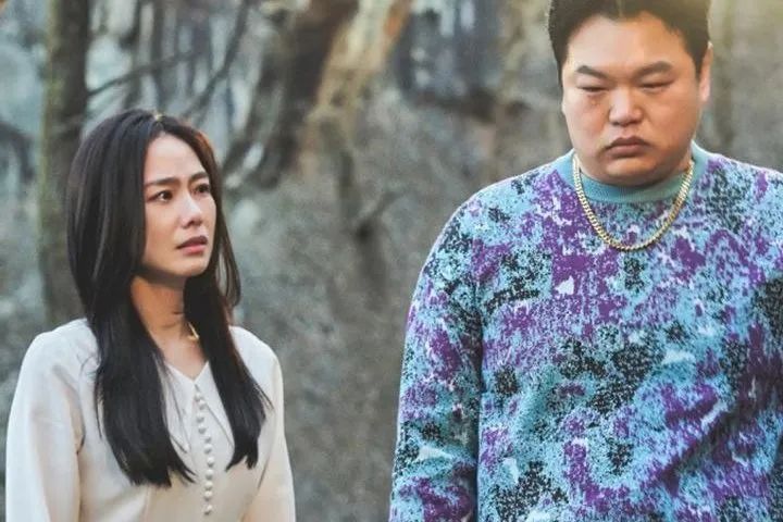 曾名噪一时的女演员，历经婚姻事业起起落落，如今的她只追求