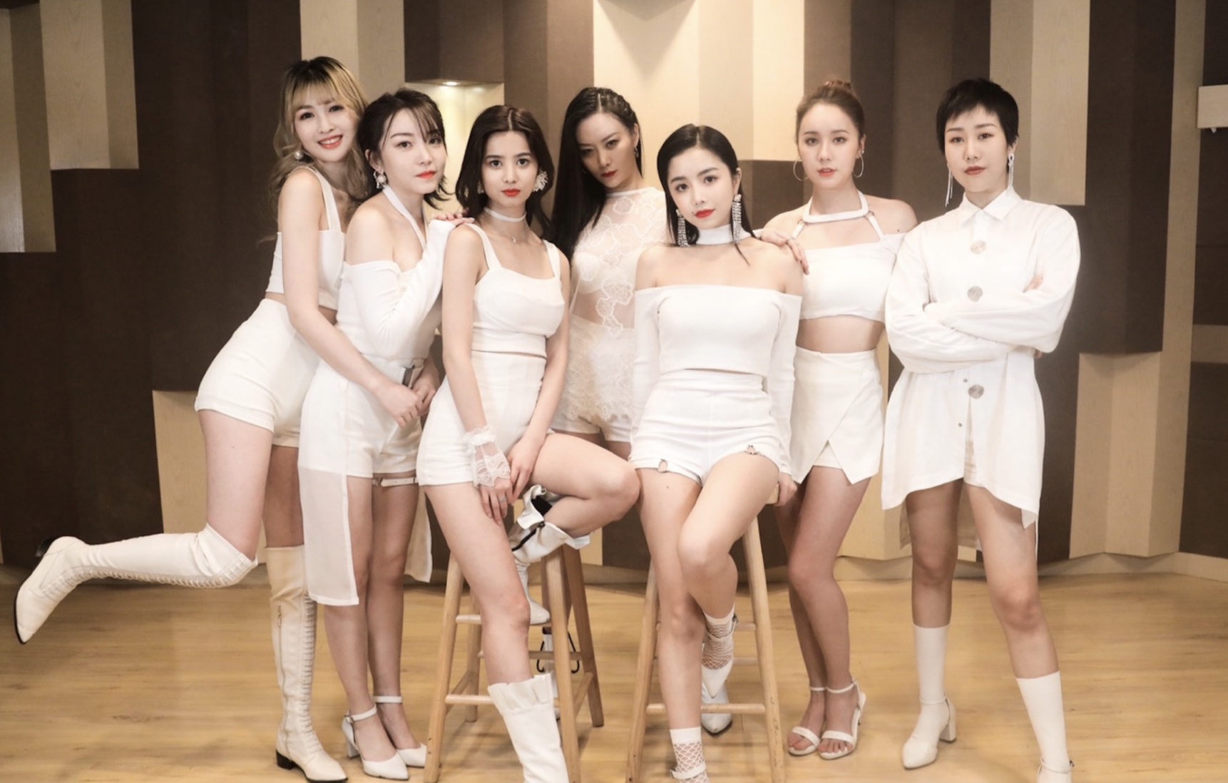 撕开练习生的遮羞布：有的负债累累，有的入狱，赔不起天价违约金