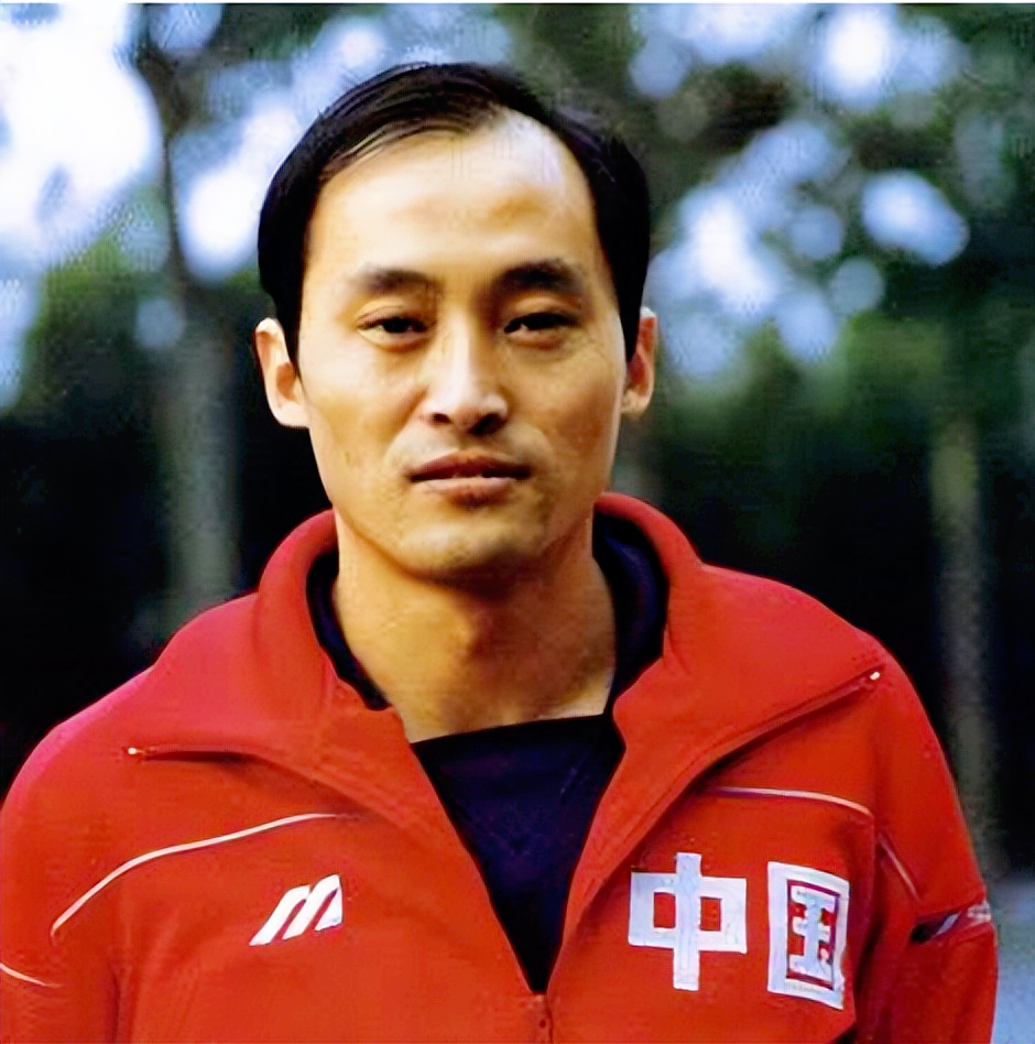 世界杯女排员工（张蓉芳：悲壮的排球生涯有泪水，因丈夫胡进遭非议）