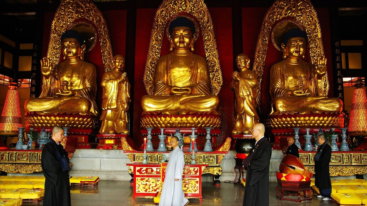盘点全国10大求财最灵的寺庙，前仨歪果仁都喊真香，争着上头香