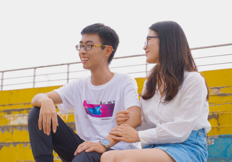 男生送外卖供女友上大学，毕业后却被甩，女生：我们不合适