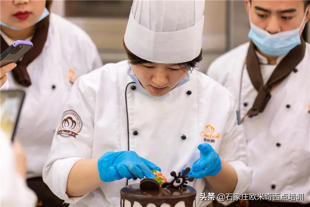 为低学历女生打开一扇门，西点烘焙再合适不过了