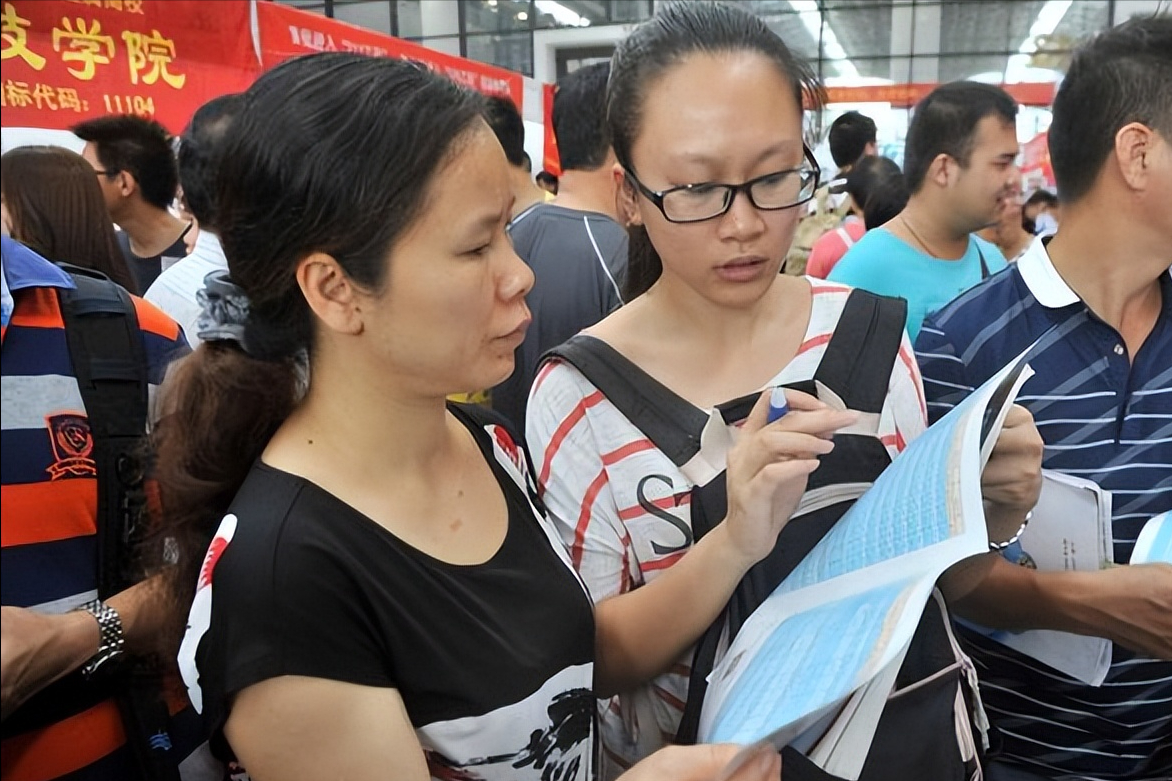 天津臭名昭著的4所大学，毕业后还是高中学历，早已被官媒曝光