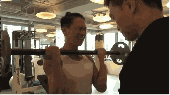 影帝影后多敬业？有人生吞12枚鸡蛋、鼻子被打歪，有人为戏锯门牙