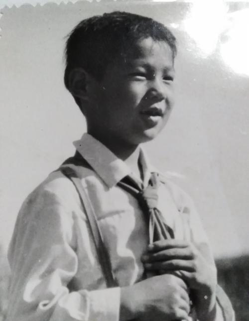 “解放军上尉”向小孩问路，那孩子飞跑回村汇报：快抓特务