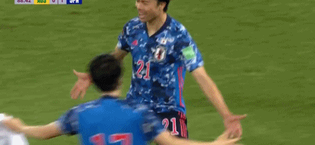 日本足球联世界杯(6连胜，2-0！日本第7次进世界杯，携沙特出线，甩国足16分)