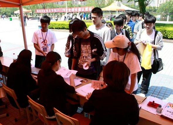 高考上专科和单招上专科，两者有啥不同？招生办主任的话点醒众人