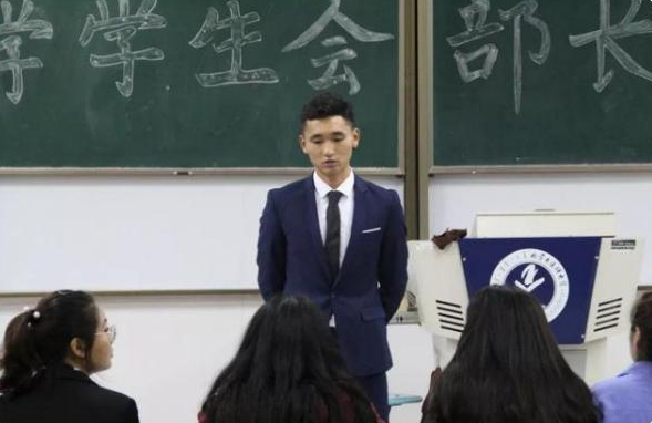 不竞选职务，不参加社团，00后大学生“佛系”上学，都在想啥呢？