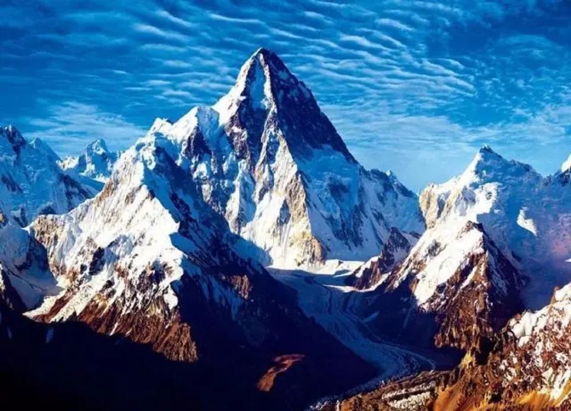 地球最高峰与火星上的山相比，就是小儿科，为啥会这样？