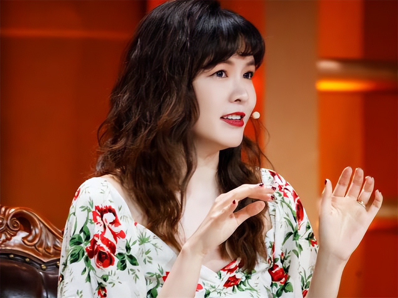 43岁李艾自曝被搭讪，粉丝称赞她越来越美