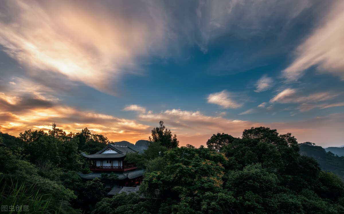 来武夷山，在天游峰冥想，观碧水丹山，拍摄秀甲东南的美景