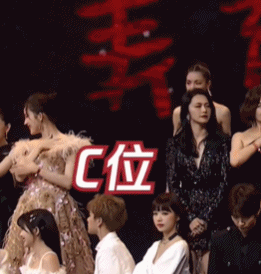 娱乐圈最精彩的戏，都在明星的微表情里，那信息量太大，我不能笑