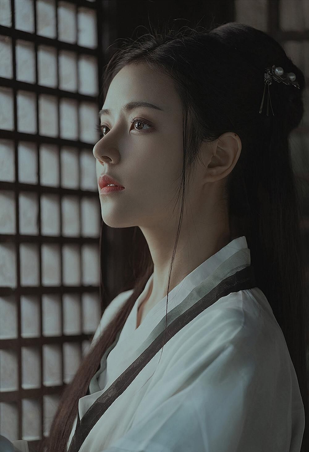 8首夸赞女子美貌的著名诗歌,让古人手把手教你夸女孩儿