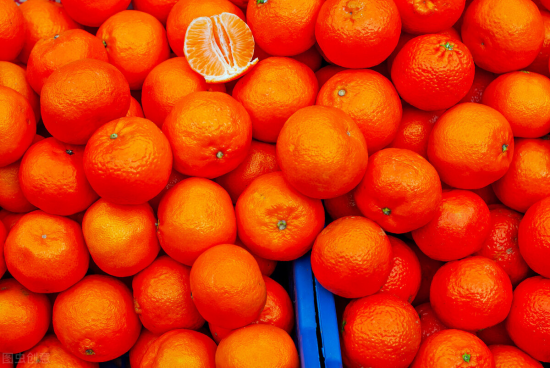 吃不完的橘子别扔了，把它做成果冻好吃又简单，小朋友超爱吃