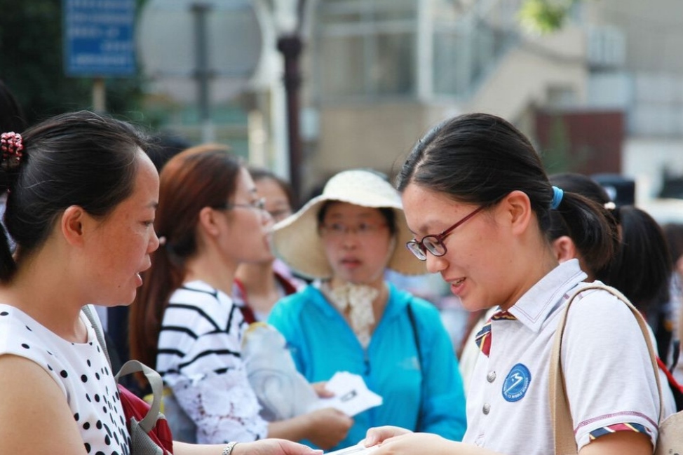 同样上3年初中，一个学生住校、一个学生走读，中考成绩差距明显