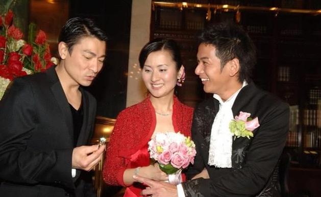 婚后的吴家乐虽然还在tvb,但演戏也只是消遣,更多的时间都放到了帮