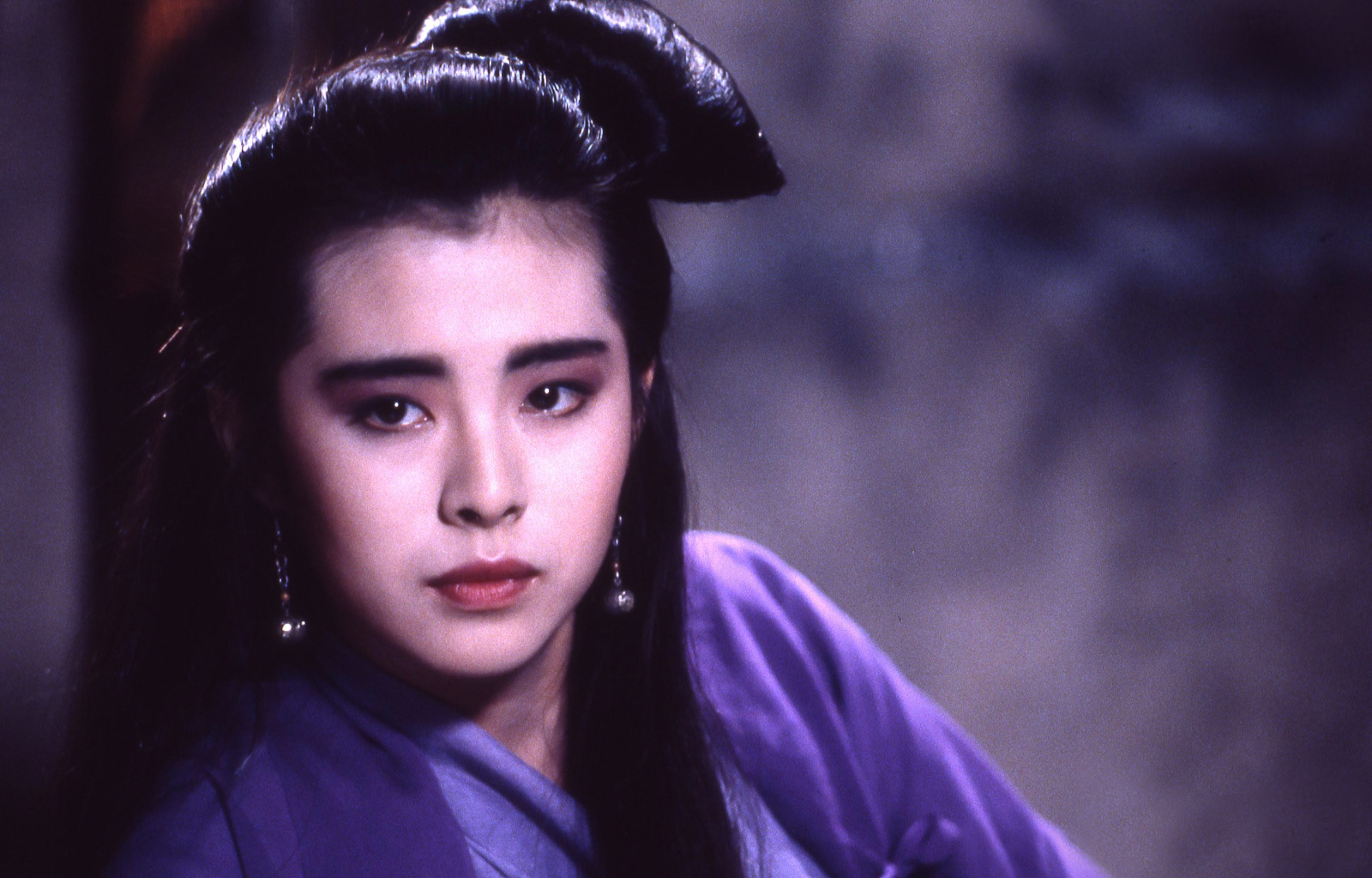 她塑造过非常多经典难忘的角色,比如跟张国荣合作的《倩女幽魂》中