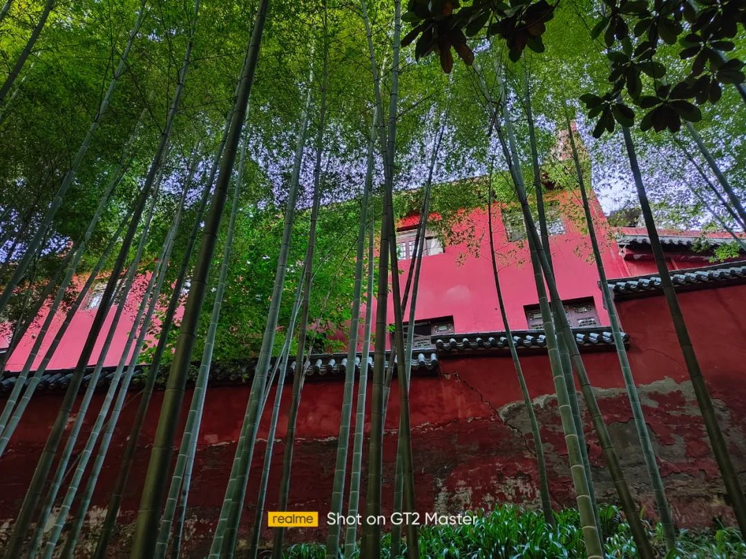 真我GT2大师探索版：谁说好看的皮囊千篇一律？