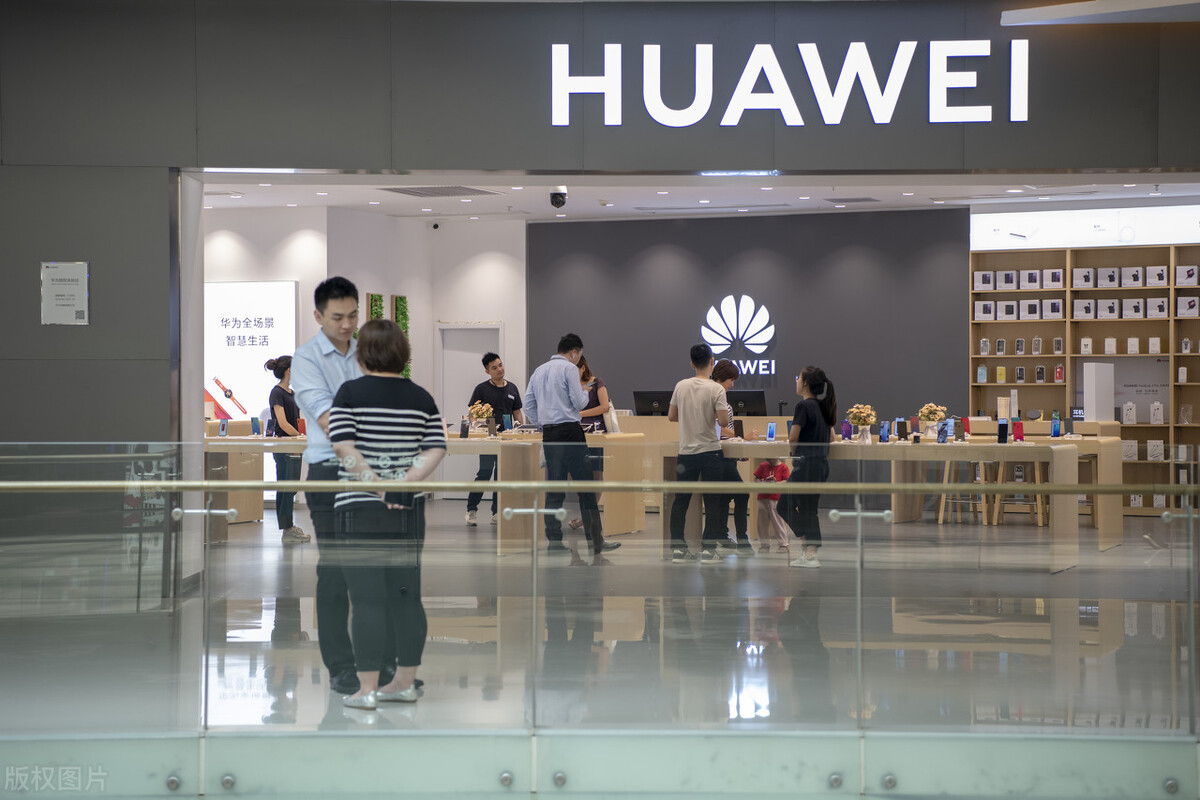 重回十五年前科技换壳为主？HUAWEI P50Pocket 白色素皮版将上市