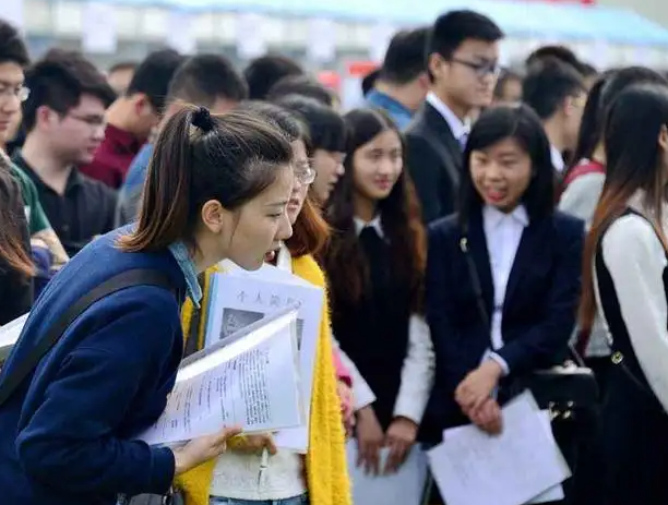 “理想男友”职业排名，程序员第三，“聪明绝顶”的医生成榜首