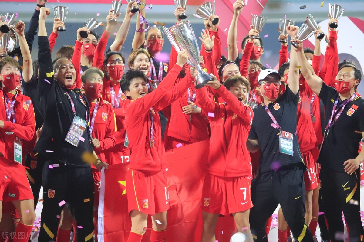 2006年的女足亚洲杯决赛,中国女足迎战的是澳大利亚,上半场刚打了31