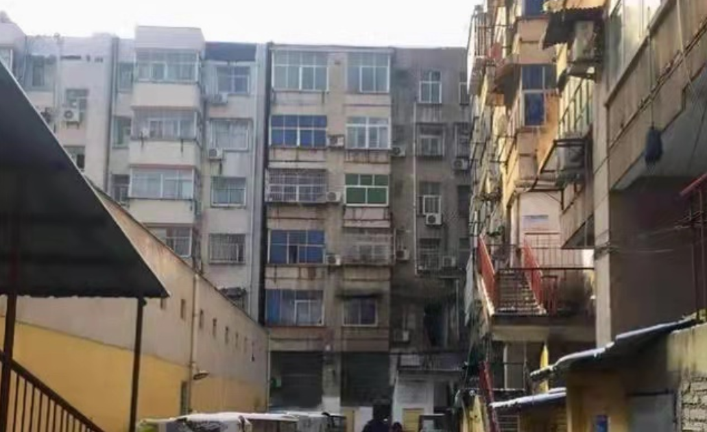 学校裸露经历（2012年）